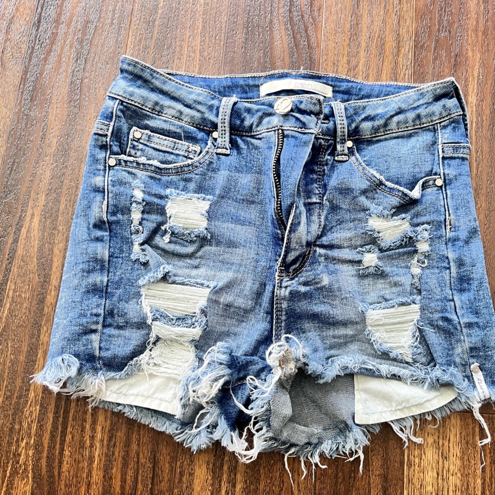 A’ 2nd Short Shorts, Destroyed Style